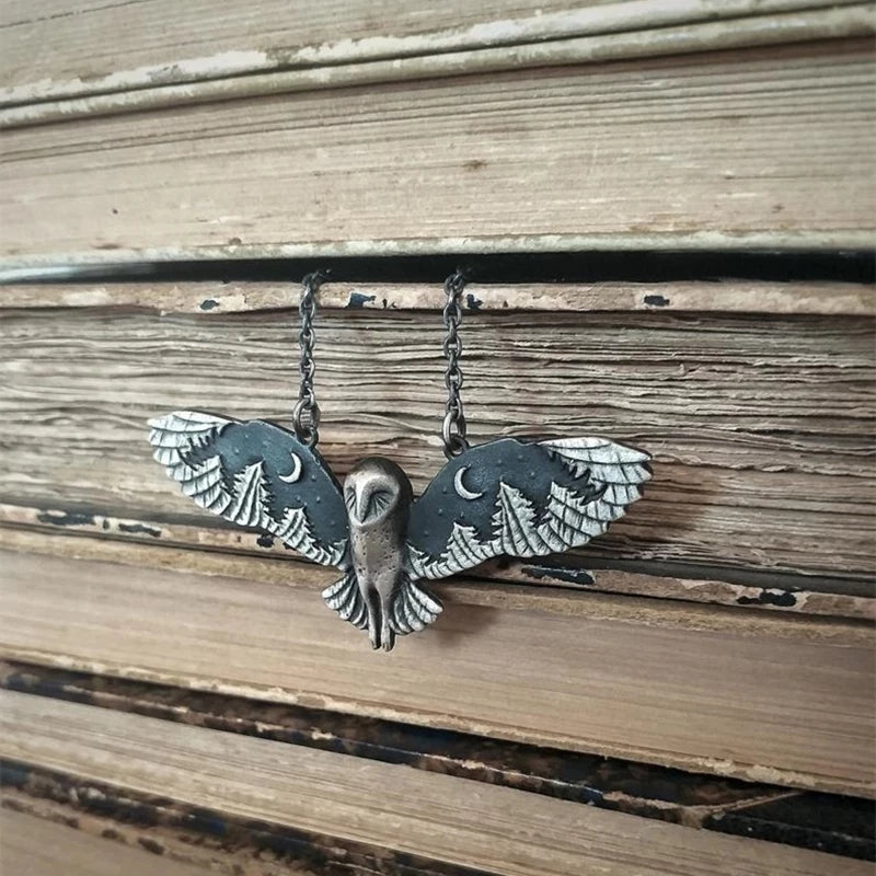Collier pendentif hibou argenté vintage