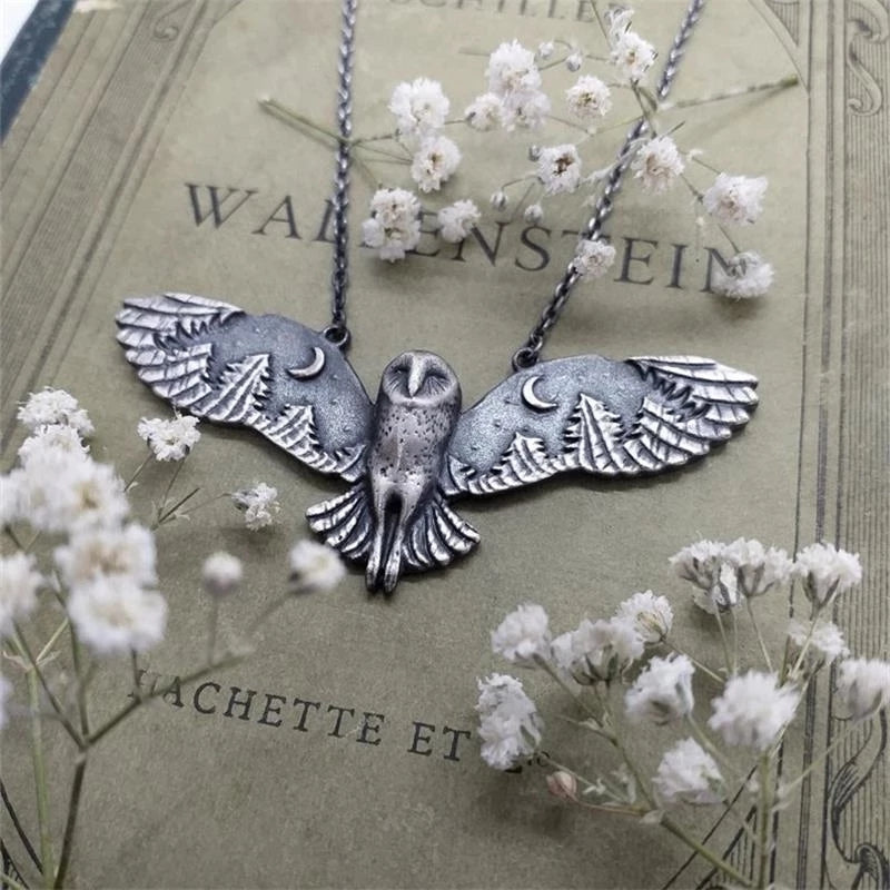 Collier pendentif hibou argenté vintage