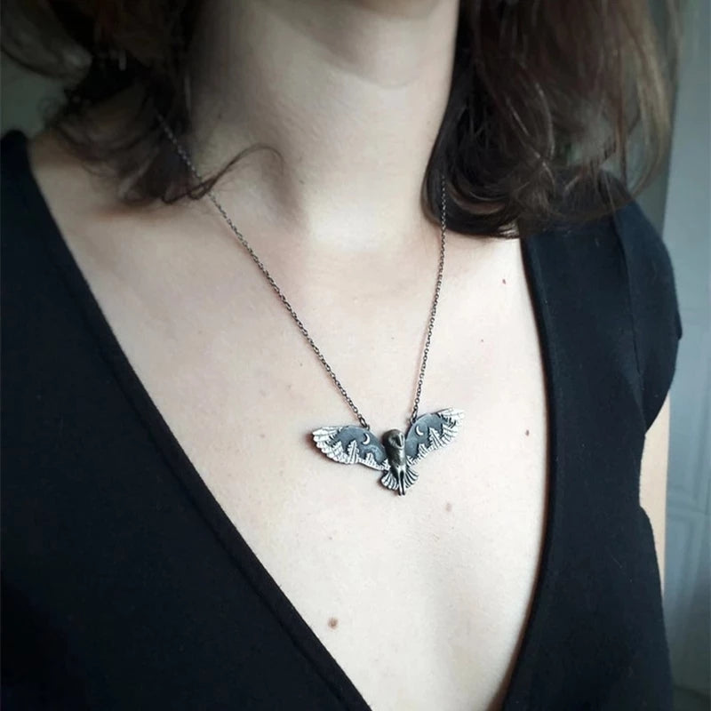 Collier pendentif hibou argenté vintage